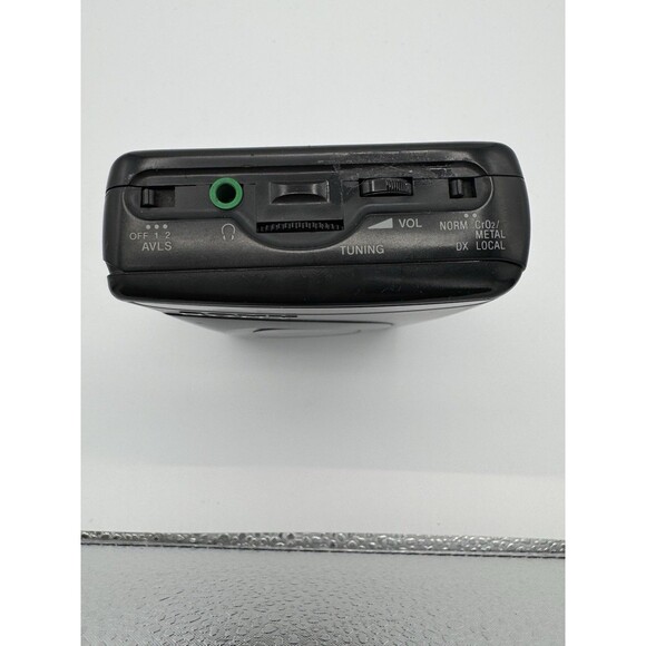 Sony WM-FX21 Walkman AM/FM Radio Cassette Player Radio Works Tape AS-IS - Picture 6 of 9